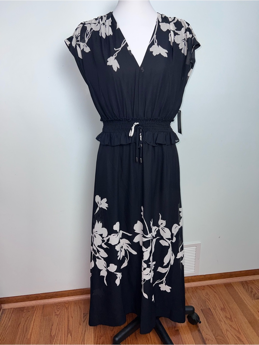 Taylor Black & Ivory Floral Maxi Dress Smocked Waist Size M NWT